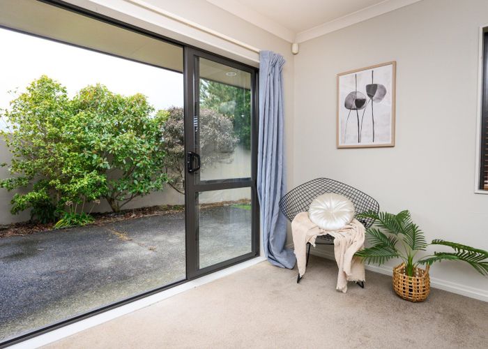  at 6 Ron Place, Fitzherbert, Palmerston North, Manawatu / Whanganui
