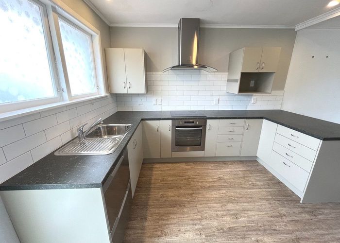  at 2/32 PARAGON AVE, Beach Haven, Auckland