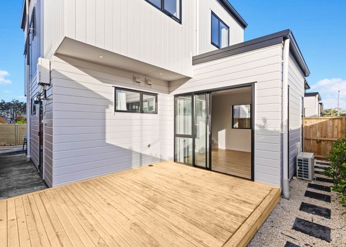  at 104C  Edgewater Drive, Pakuranga, Manukau City, Auckland