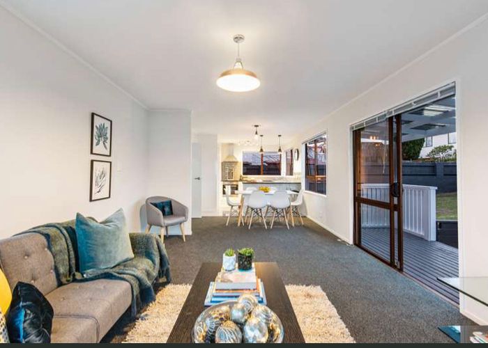  at 4 Caringbah Drive, Papatoetoe, Auckland