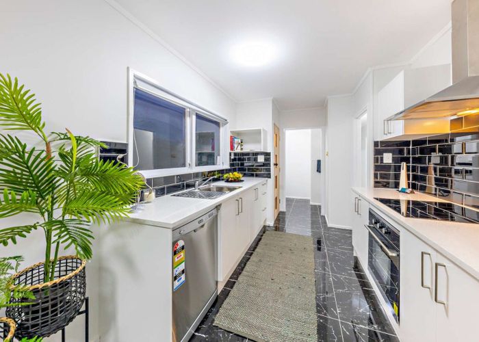  at 8 Harrow Place, Manurewa, Auckland