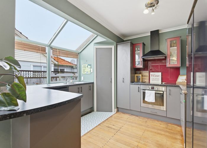  at 24 Maxwell Avenue, Durie Hill, Whanganui, Manawatu / Whanganui