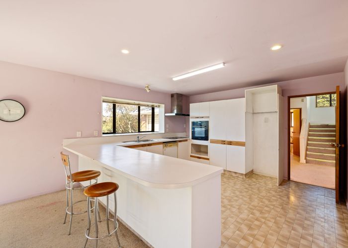  at 13 Broadfell Avenue, Avonhead, Christchurch City, Canterbury