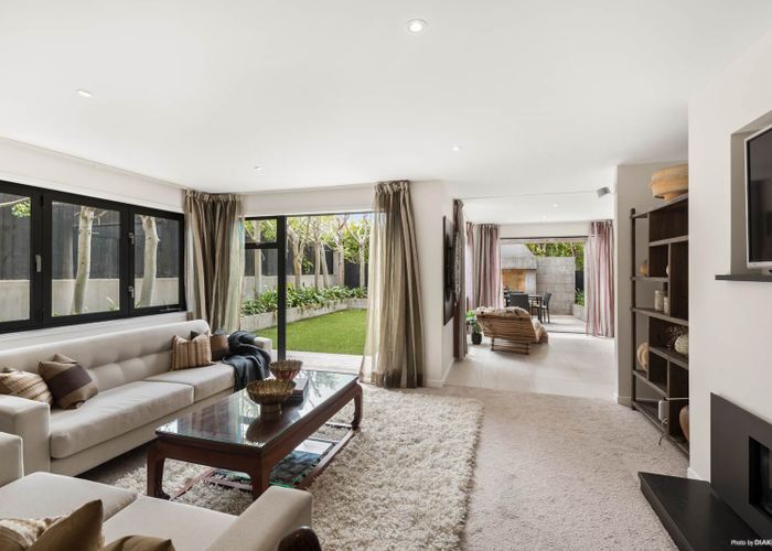  at 2/2 Hauraki Road, Hauraki, Auckland