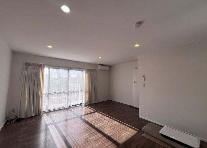  at 2/1 Briar Way, New Lynn, Auckland