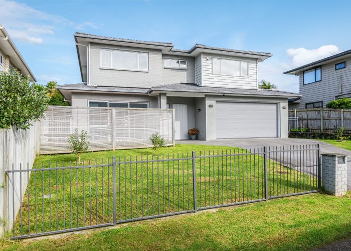  at 12 Midhurst Avenue, Henderson, Waitakere City, Auckland