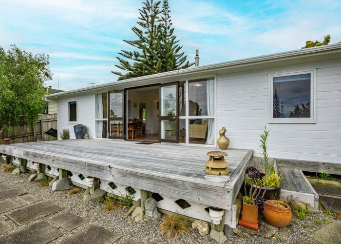  at 42 Queens Road, Waikanae Beach, Waikanae