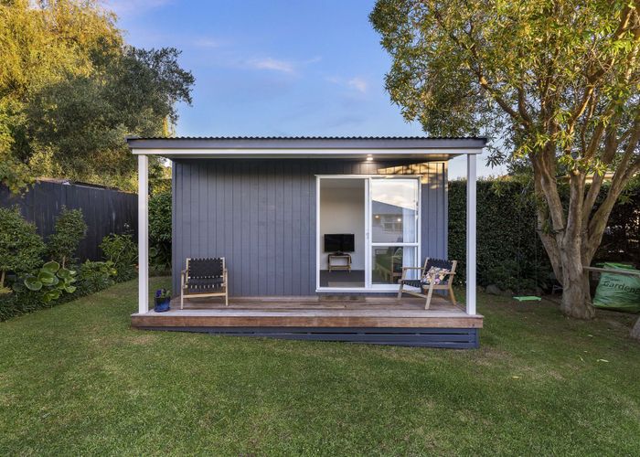  at 3 Pikitea Road, Mangere Bridge, Auckland
