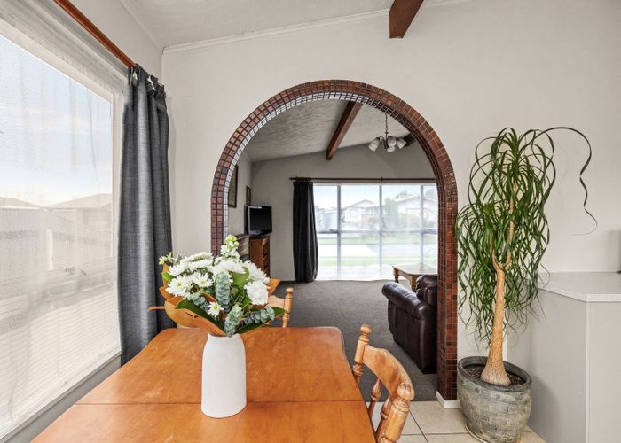  at 8 Jeffares Place, Taradale, Napier