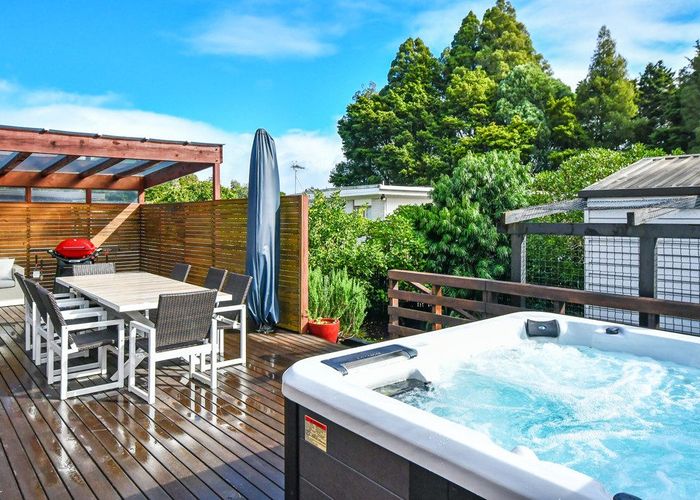  at 18 Walpole Avenue, Hillpark, Auckland