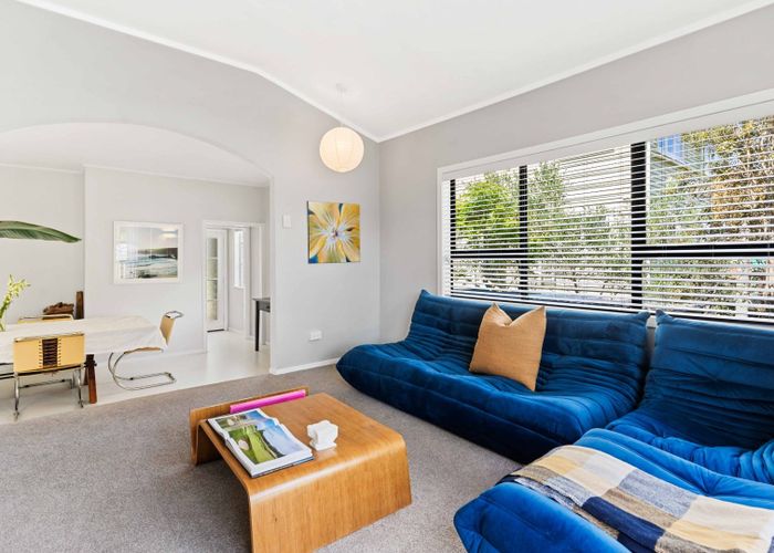  at 21 Fraser Road, Narrow Neck, Auckland