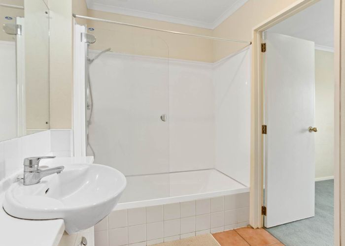  at 43/1 Ambrico Place, New Lynn, Waitakere City, Auckland