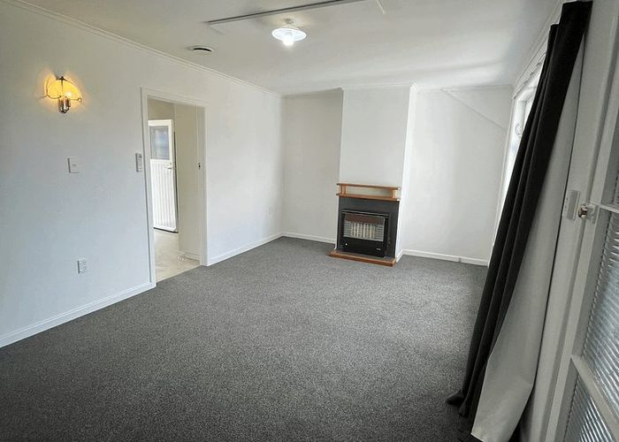  at 4 Novar Place, Point Chevalier, Auckland