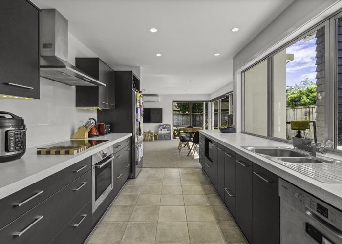  at 9 Ravenscourt Place, Huntington, Hamilton