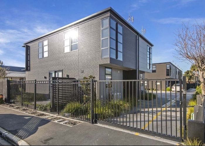  at 2/68 Barbour Street, Waltham, Christchurch City, Canterbury
