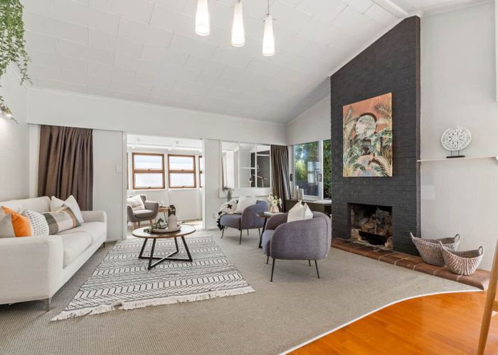  at 1/284 Rangatira Road, Beach Haven, Auckland