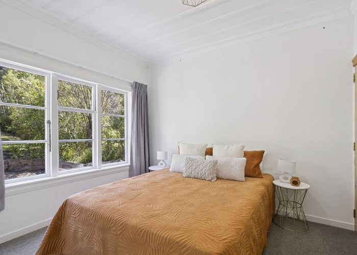  at 18 Ellesmere Street, Ravensbourne, Dunedin, Otago