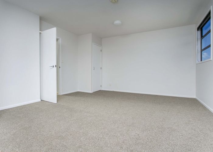  at 3/18 Sunnyhaven Avenue, Beach Haven, Auckland