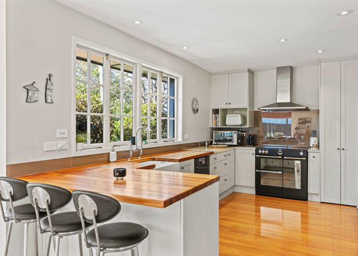  at 21 Garreg Road, Fendalton, Christchurch City, Canterbury