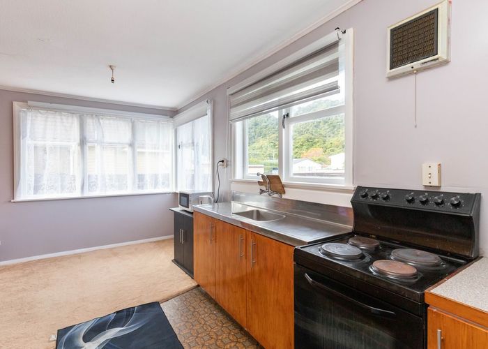  at 96 Hall Street, Cobden, Grey, West Coast