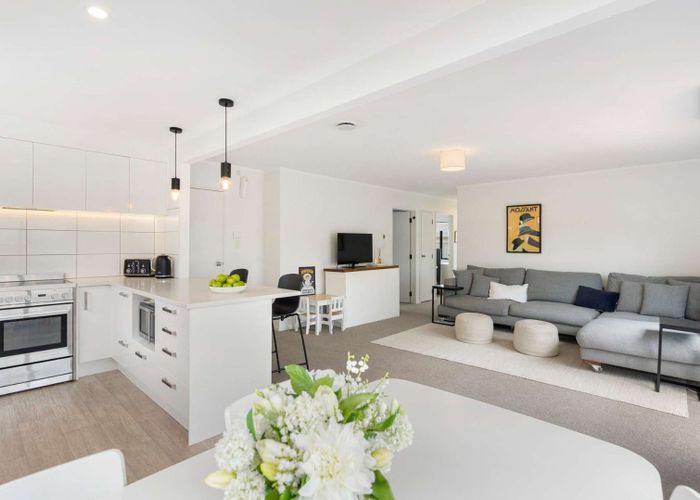  at 2/42 Eaglehurst Road, Ellerslie, Auckland