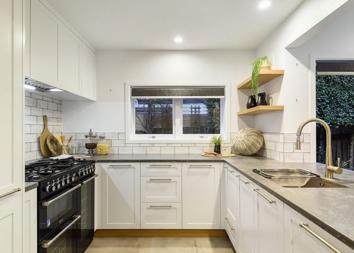  at 31 Winscombe Street, Belmont, Auckland