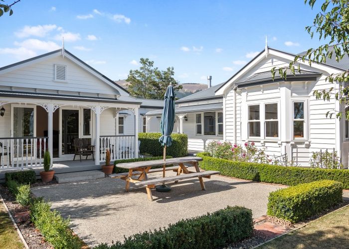  at 33 Hill Street North, Richmond