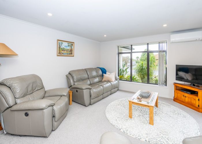  at 40 Parkside Drive, Huntington, Hamilton