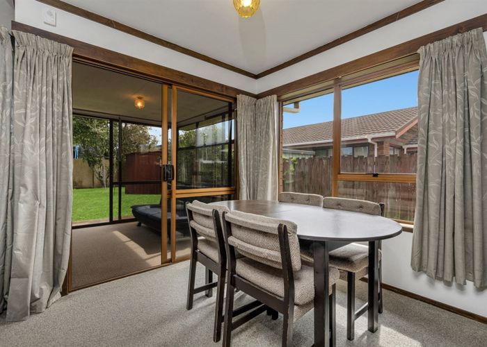  at 2/133 Parrs Cross Road, Glen Eden, Auckland