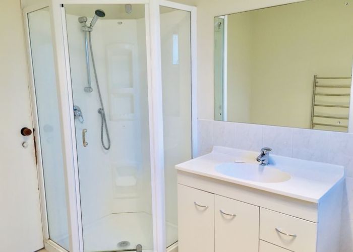  at 61a Sunset Rd, Totara Vale, North Shore City, Auckland