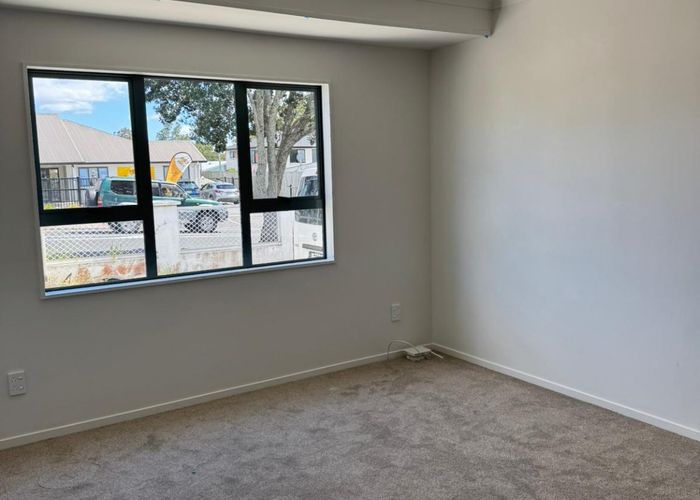  at 2/621 Massey Rd, Mangere East, Manukau City, Auckland