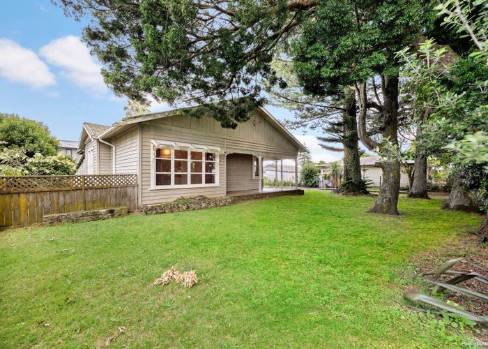  at 2 Morris Avenue, Papatoetoe, Manukau City, Auckland