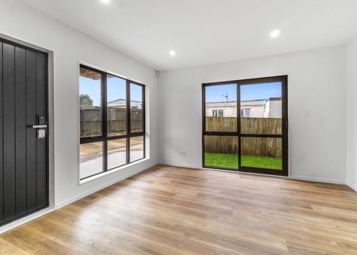  at 2/34A Secretariat Place, Randwick Park, Manukau City, Auckland