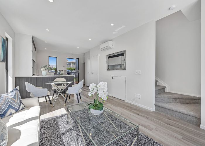  at 47 Beach Road, Te Atatu Peninsula, Waitakere City, Auckland