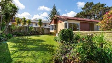  at 15 Cunliffe Place, Glenfield, Auckland
