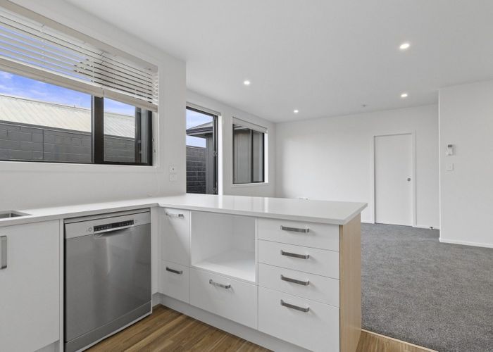  at 2/4 Duncan Road, St Andrews, Hamilton