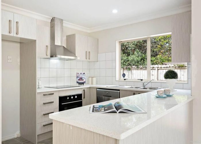  at 4 Brentford Place, Manurewa, Manukau City, Auckland