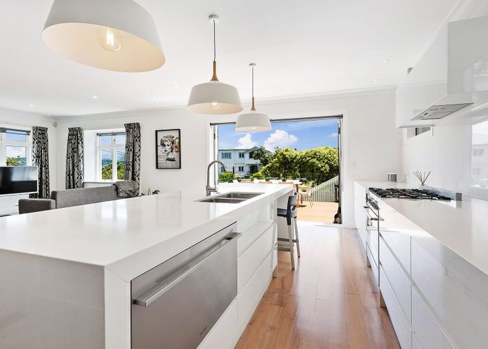  at 33 Nevay Road, Karaka Bays, Wellington