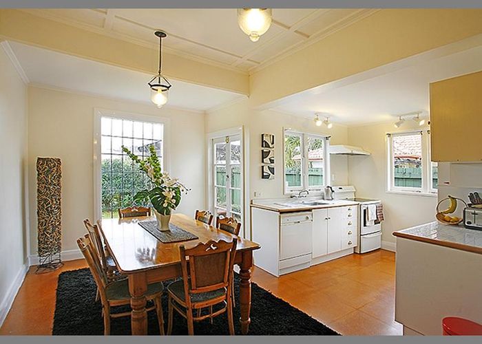  at 5 Princes Avenue, Mount Roskill, Auckland