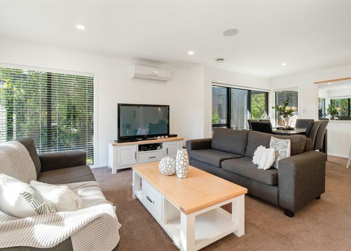  at 2/12 McCahill Views, Botany Downs, Auckland