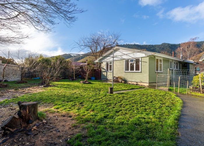  at 15 Kowhai Street, Tapawera