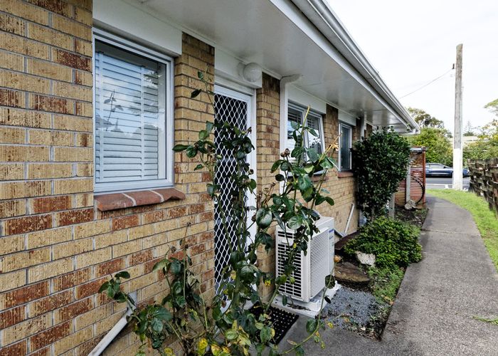  at 1/77 Godley Road, Green Bay, Auckland