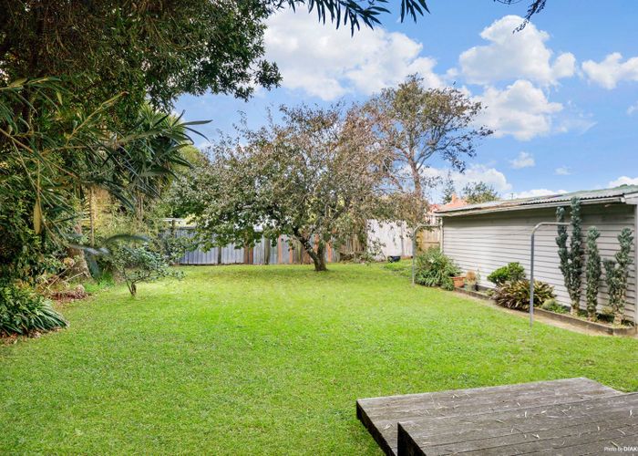  at 34 Ropata Avenue, Point England, Auckland