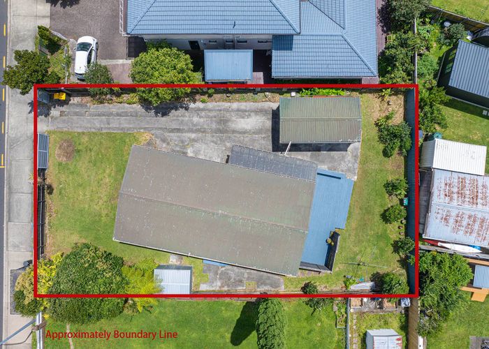 at 32 Akoranga Drive, Northcote, North Shore City, Auckland