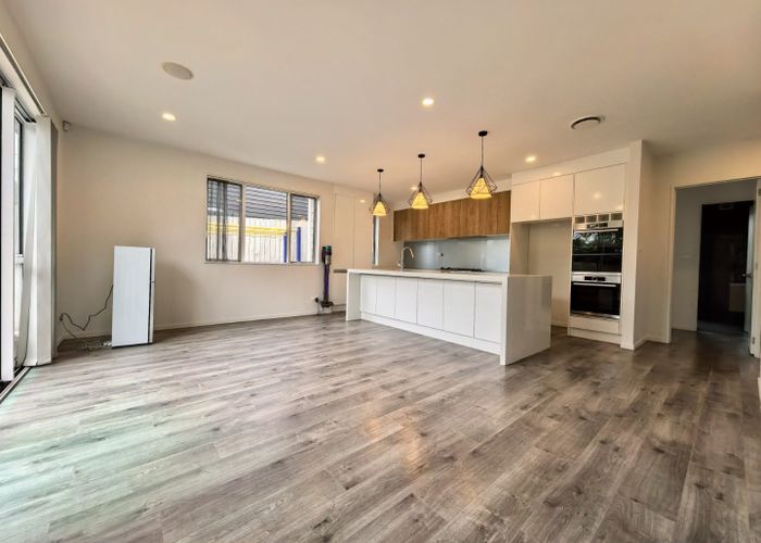  at 8B Albany Highway, Greenhithe, Auckland