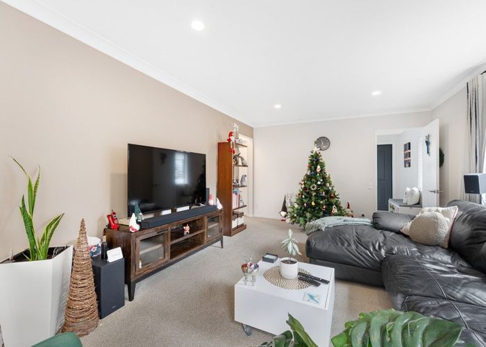  at 5 Carousel Crescent, East Tamaki Heights, Manukau City, Auckland