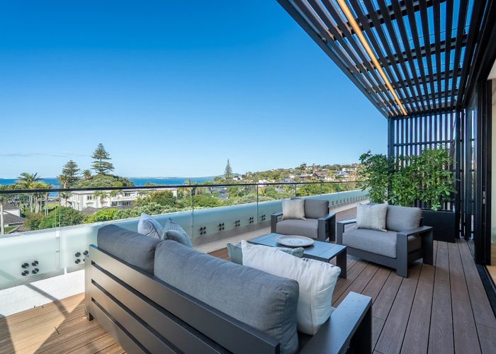  at 17/423-427 Beach Road, Mairangi Bay, North Shore City, Auckland