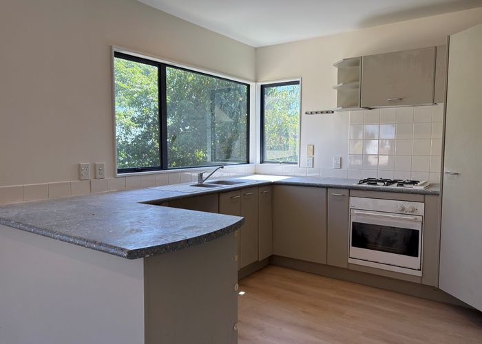  at 33 Bronzewing, Unsworth Heights, North Shore City, Auckland