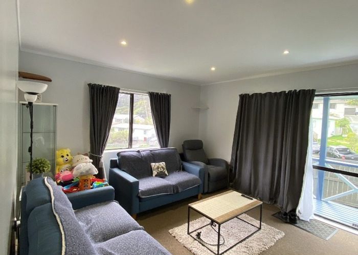  at 33 Omapere Street, Whitby, Porirua, Wellington