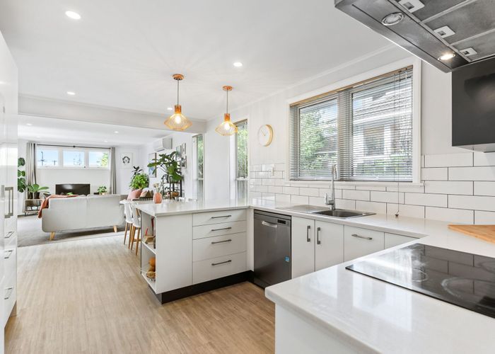  at 4 Hayman Place, Beach Haven, North Shore City, Auckland